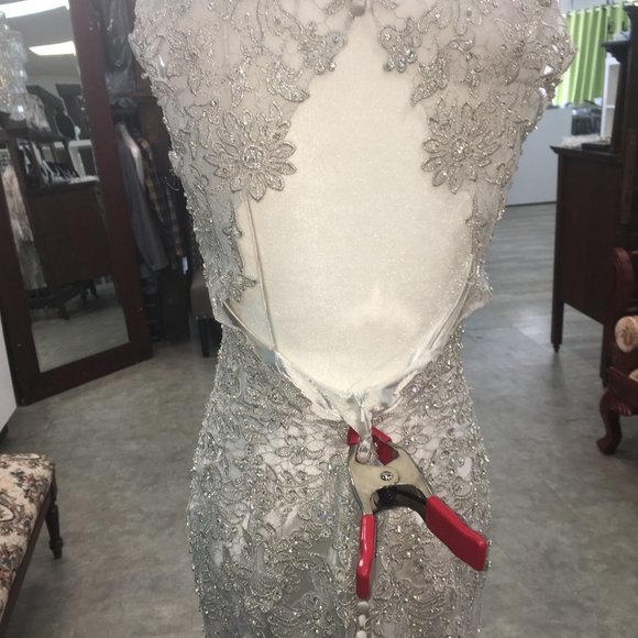 New Wedding Dress, Allure Couture Vintage Lace, BLING Small Size 8, Sexy Fitted - Picture 8 of 16